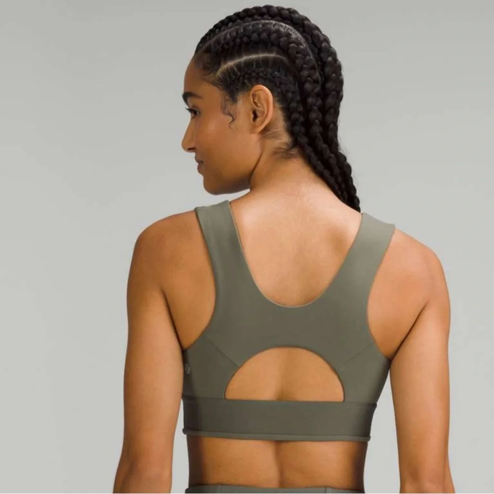 Everlux High-Neck Back-Keyhole Train Bra - Picture 2 of 11